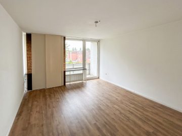 Renovierte 2,5-Zi.-Wohnung mit Balkon in Oldenburg-Donnerschwee, 26123 Oldenburg, Dachgeschosswohnung