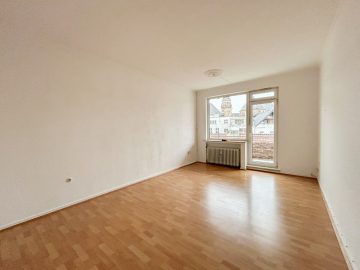 Wohnen mitten im Zentrum: Gut geschnittene 2-Zi.-Wohnung mit Balkon, 28195 Bremen, Etagenwohnung